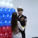 В объективе - семья и поддержка: «Женское движение Единой России» устроило фотосессию для участников СВО и их близких