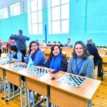 В Стерлитамакском районе провели сеанс шашек на 100 досках с чемпионом мира Муродулло Амриллаевым