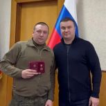 Виталий Хоценко вручил в ЛНР медали бойцам СВО