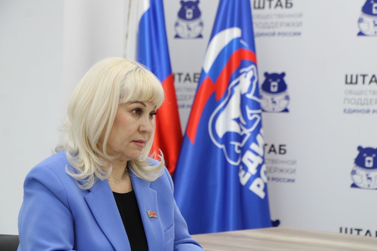 Координатор партийного проекта «Крепкая семья», депутат Виктория Голубева провела прием граждан в общественной приемной «Единой России» в Магаданской области