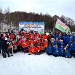 «Хоккей в валенках»: семейный спортивный праздник прошел в Корсакове