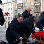 Кузбасские единороссы почтили память защитников Отечества