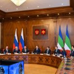 Законы должны работать на улучшение жизни людей: Ростислав Гольдштейн призвал депутатов поддержать инициативы, рождённые из наказов избирателей.