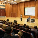 «Единая Россия» устроила кинопоказ для московских студентов