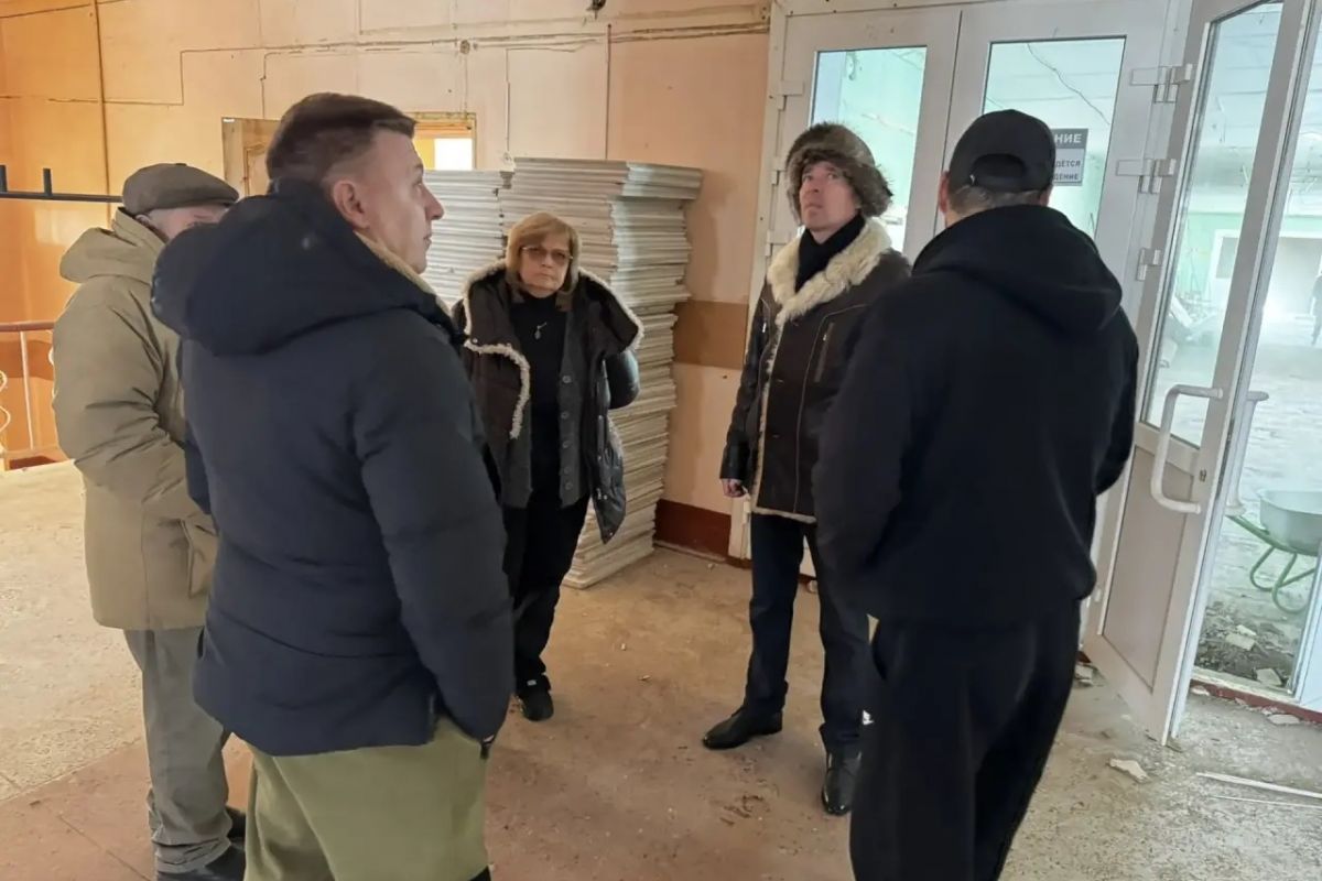 Ирина Курбатова проинспектировала первый этап капремонта в Центре образования №13 им. Героя Советского Союза Н. А. Кузнецова