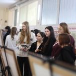В рамках проекта «Единой России» «Историческая память» в кубанском ВУЗе открыли выставку картин участника Афганской войны