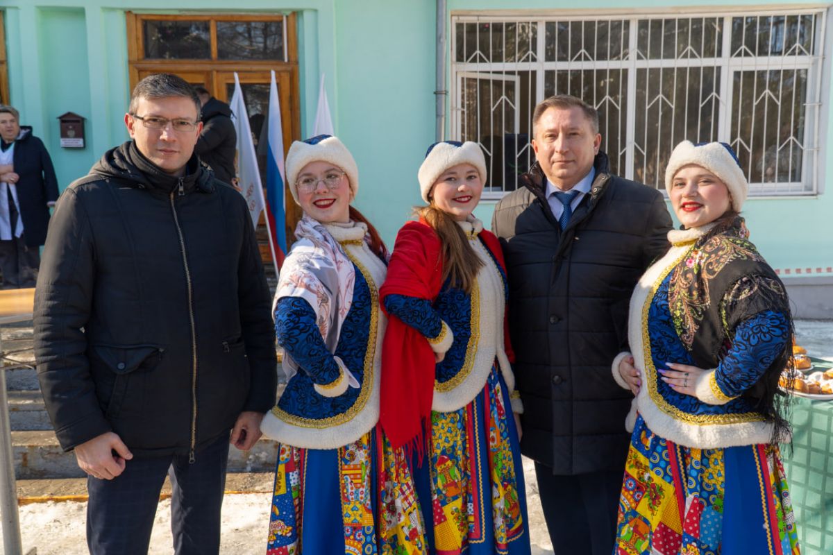 Партийцы поздравили жителей приграничья и коллектив Курского ГАУ с Масленицей