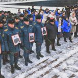 В День разгрома нацистских войск в Сталинградской битве единороссы провели в Донецке памятную акцию