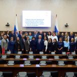 Участников благотворительных акций «Собери ребенка в школу» и «Елка желаний» наградили в Тюмени