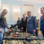 В преддверии Дня защитника Отечества в региональном парламенте открылась выставка, посвященная СВО