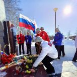 Партийцы почтили память погибших участников СВО