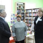 Николай Воробьев посетил обновленную модельную библиотеку в Плавске