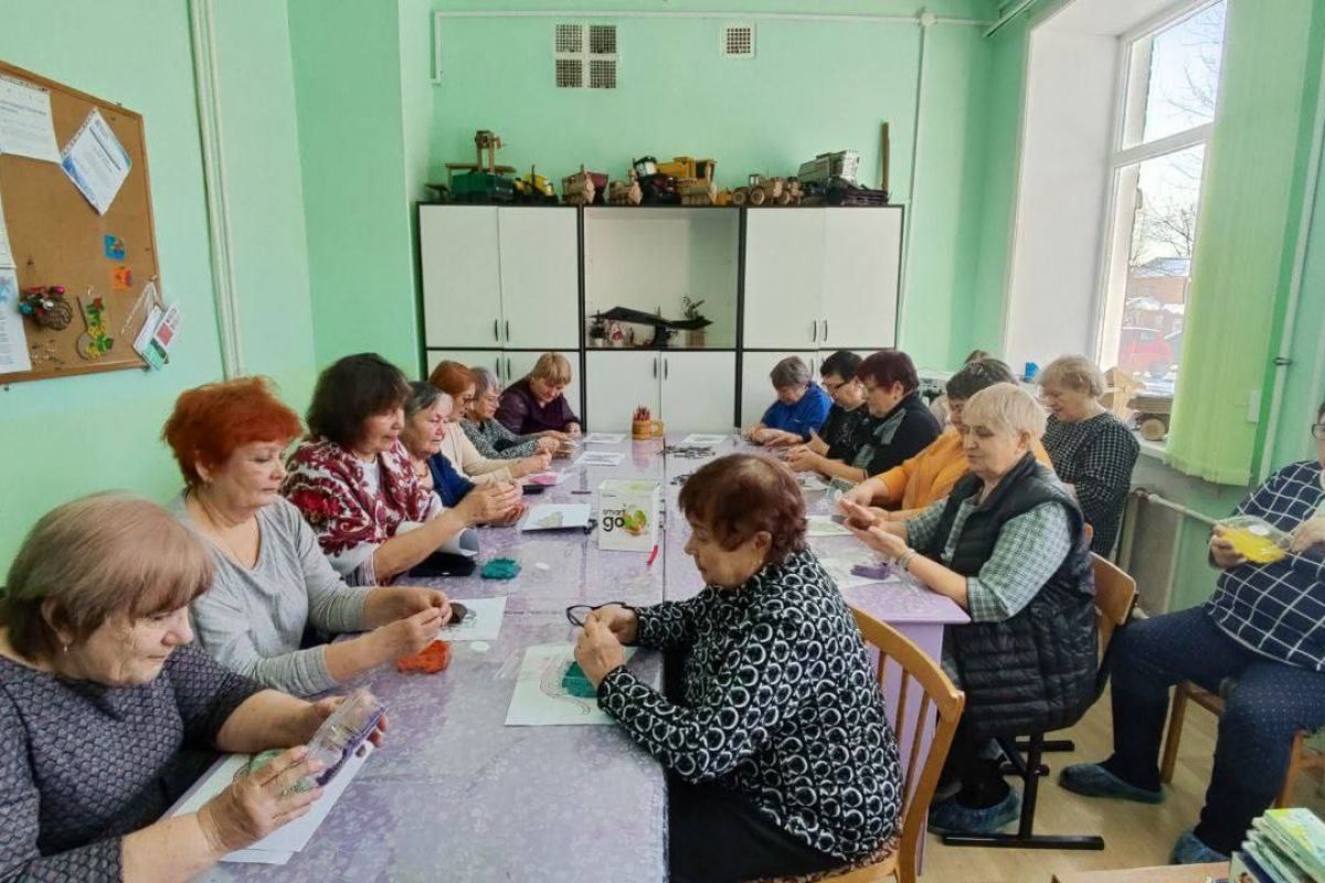 При поддержке «Единой России» в Вихоревке стартовали занятия по арт-терапии для горожан старшего возраста