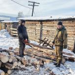 В Тункинском районе партийцы помогают матери погибшего участника СВО в рамках «Недели добра»