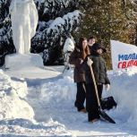 Партийцы продолжают акцию по уборке снега в муниципалитетах после сильных снегопадов