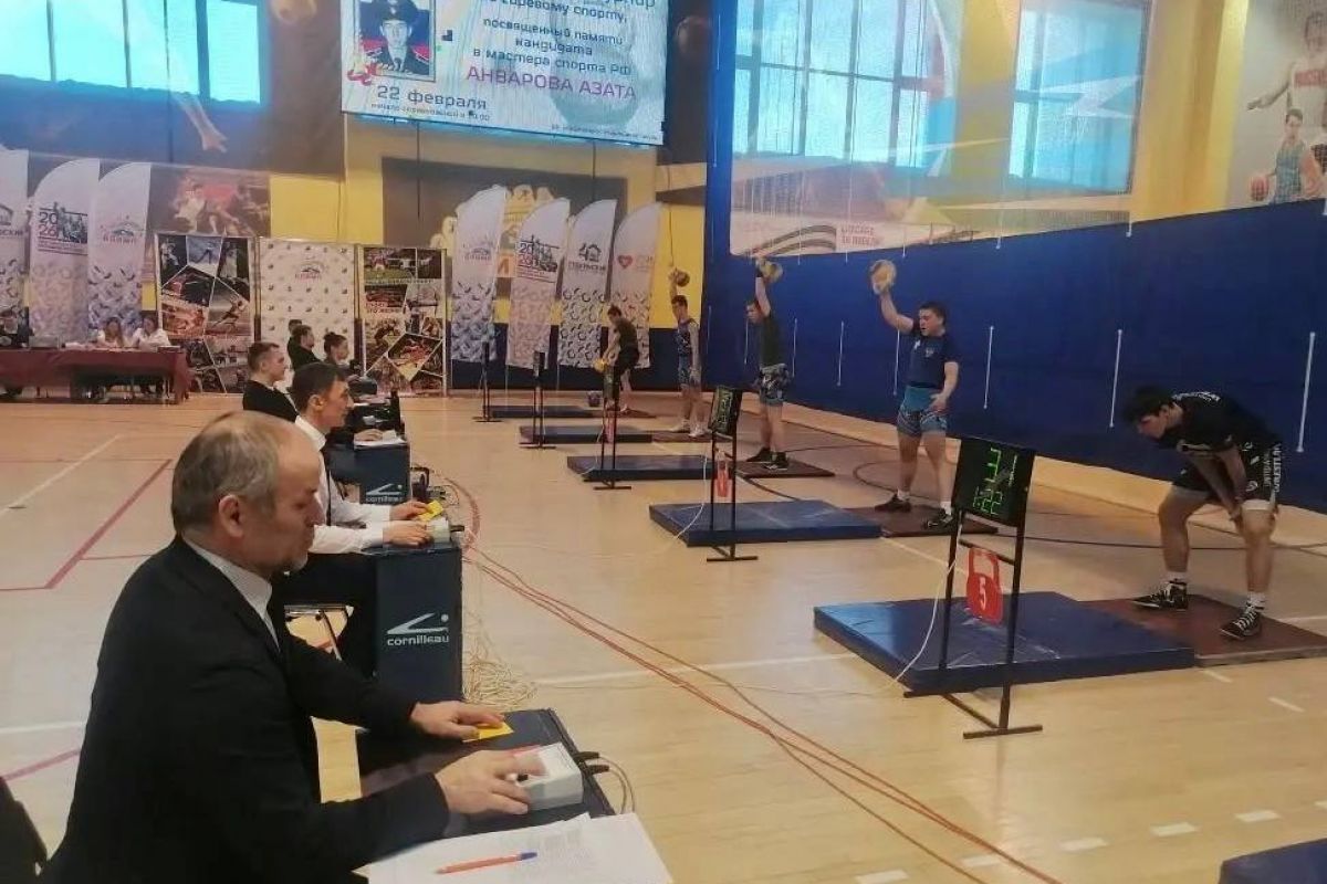 В Губкинском прошел XX городской турнир по гиревому спорту