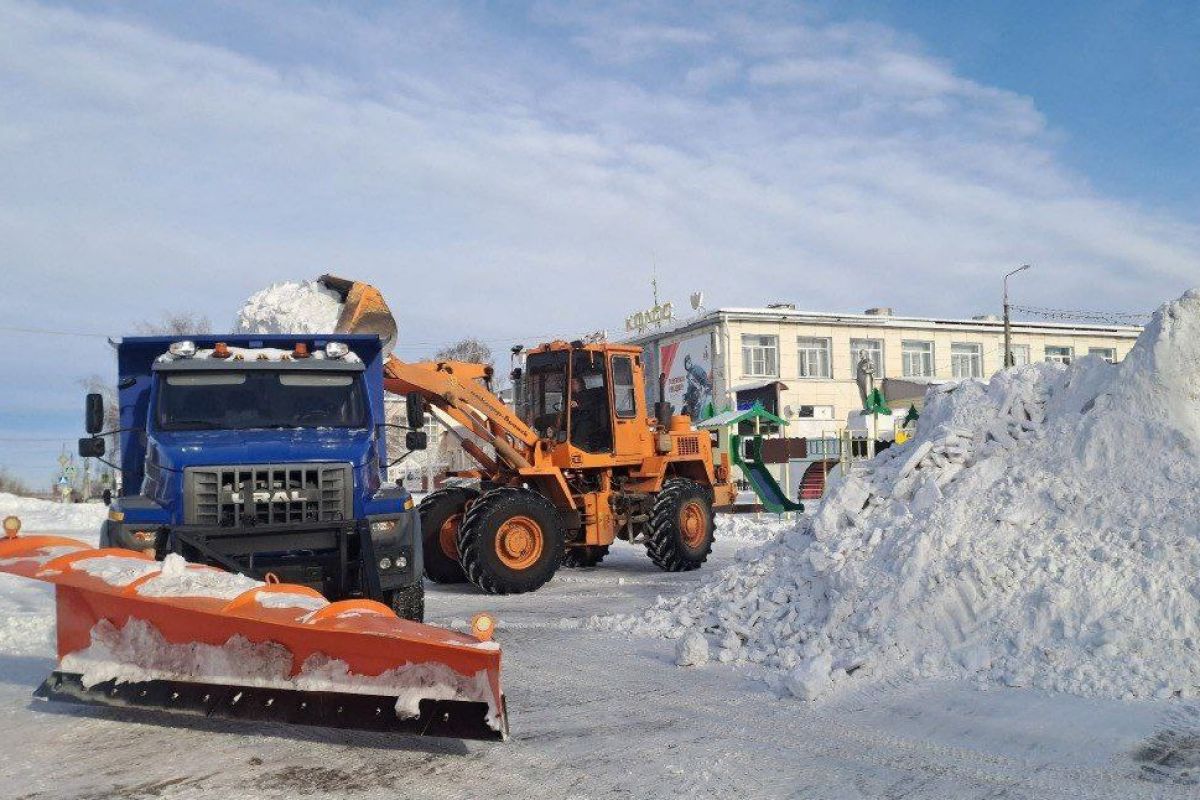 Единороссы проверили качество уборки снега в Уйском