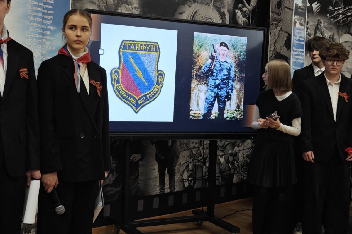 В школе №31 Василеостровского района открыли «Парту Героя» имени Дмитрия Макарова