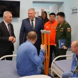 Кубанские единороссы поздравили с наступающим Днём защитника Отечества военнослужащих в госпитале Новороссийска