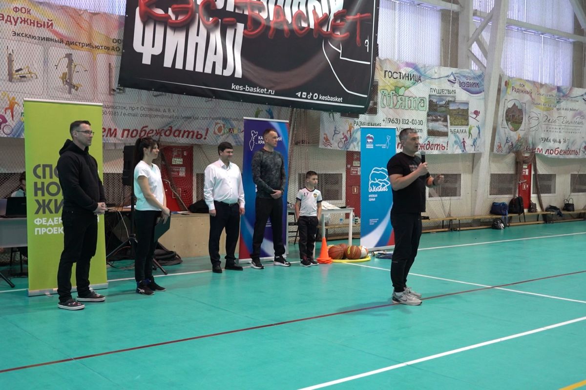 «Сильные папы - крепкие семьи»: в Елизове спортивным праздником отметили День защитника Отечества