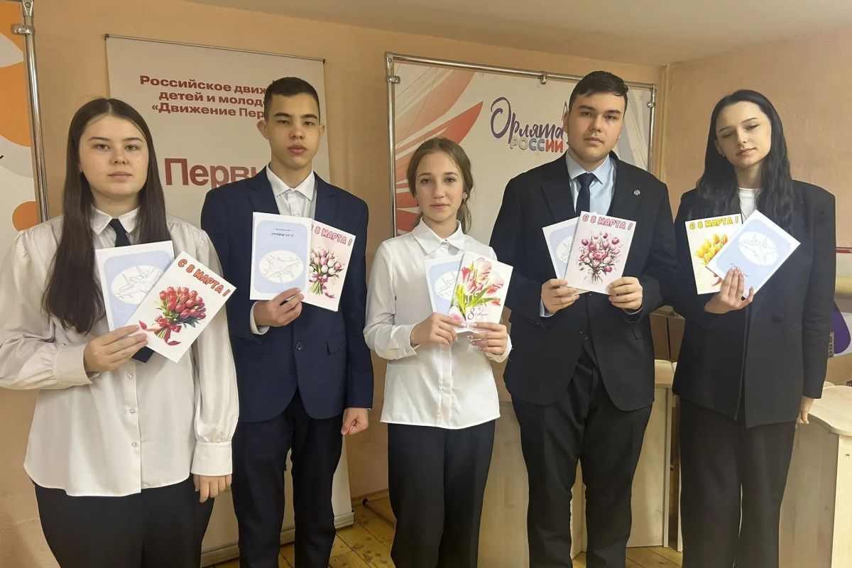 При содействии «Единой России» в Янауле Республики Башкортостан школьники написали письма одиноким пожилым людям