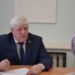 30 человек обратилось к сенатору Алексею Наумцу в ходе личного приема граждан в Пскове