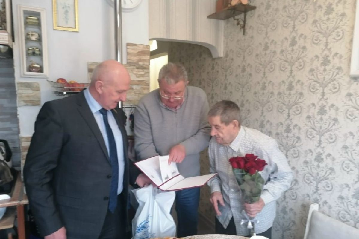 Единороссы Курска поздравили ветерана с 99-летием