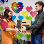 Евгений Евсеев передал бытовую технику жителям одного из населенных пунктов Волновахского муниципального округа