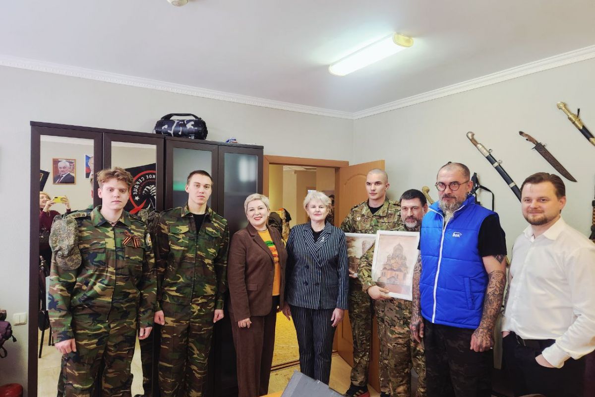 «Единая Россия» организовала для лицеистов Оренбурга встречу с бойцами СВО