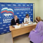 Игорь Володин провел прием граждан и вручил партбилеты новым членам «Единой России»