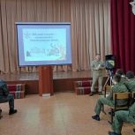 Активисты провели патриотические мероприятия для жителей Октябрьского района