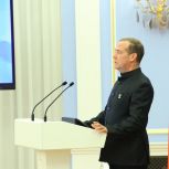 Дмитрий Медведев: «Единая Россия» в июне представит рамку программы на десятилетия, а в августе — народную программу на пять лет