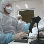 Единороссы помогают в качестве волонтеров специалистам крупнейшей в регионе лаборатории по диагностике ковид-инфекции