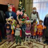 Депутаты района Силино вручили новогодние подарки ребятам из детского дома в Солнечногорске