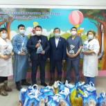 Волонтёры поздравили медиков Могойтуйского района с праздником