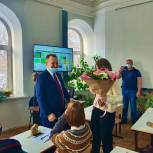 Николай Труфанов наградил студентку, которая в своё 18-летие решила стать донором крови