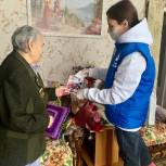 Единороссы Югорска поздравили жительницу блокадного Ленинграда