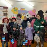 Председатель Гордумы Североуральска Елена Балбекова организовала праздник для жителей самого дальнего села округа