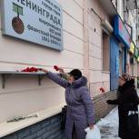 В Кирове прошло торжественное возложение цветов к мемориальной доске городу герою Ленинграду