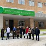 В Лосино-Петровском Вячеслав Фомичев и Иван Курданин передали врачам продуктовые наборы