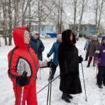 Проект сторонников «ЦПГИ» проводит бесплатные мастер-классы для жителей по скандинавской ходьбе
