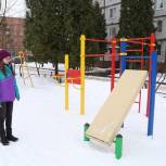 Луховицкие партийные активисты проверили детские площадки у домов №№ 32 и 34 на улице Жуковского