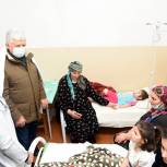 Хизри Шихсаидов посетил детей в инфекционном отделении детской больницы города Буйнакска