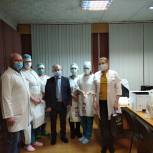 В Пировскую районную больницу доставлены пульсоксиметры и подарки для врачей