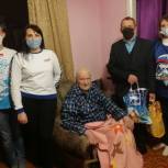 Акция "С Новым Годом, ветеран!": Ветераны Тамалинского района получают подарки.