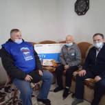 Иван Жолтиков получил поздравления   и  подарок