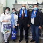 Волонтеры передали динским врачам медицинские приборы и средства индивидуальной защиты