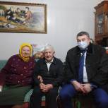 Кизлярские единороссы поздравили с днем рождения ветерана Великой Отечественной войны