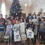 Зеленогорские единороссы передали компьютерную технику для дистанционного обучения воспитанникам детского дома