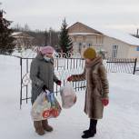 В Сергиевском районе поздравили с праздниками одиноких пожилых людей